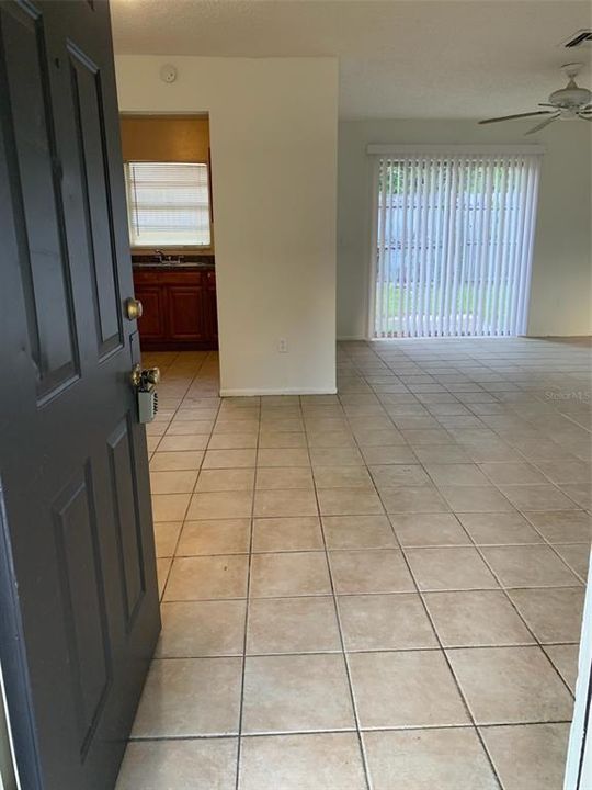 For Rent: $1,595 (3 beds, 2 baths, 850 Square Feet)