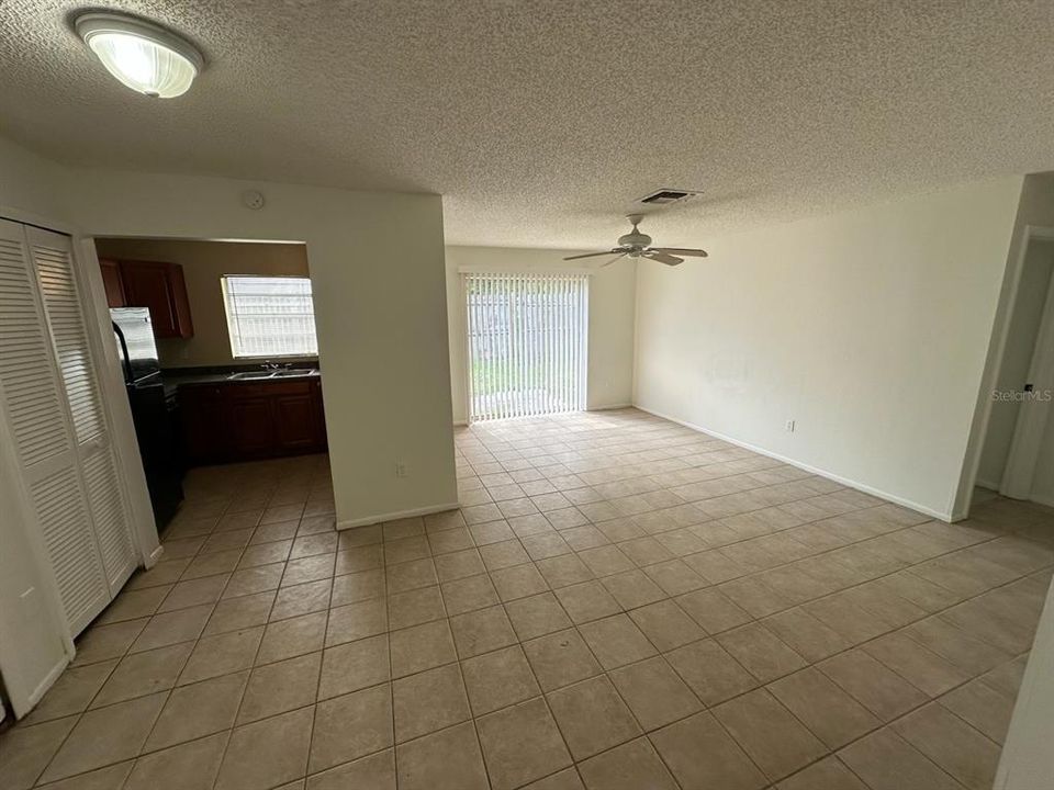 For Rent: $1,595 (3 beds, 2 baths, 850 Square Feet)