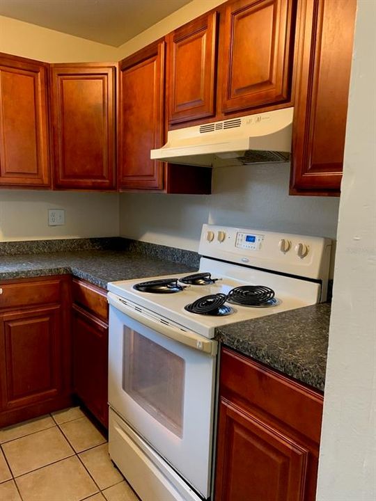 For Rent: $1,595 (3 beds, 2 baths, 850 Square Feet)