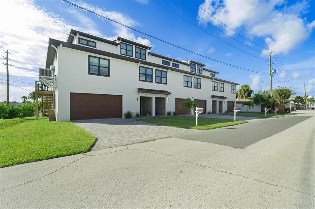 For Rent: $4,900 (3 beds, 2 baths, 1990 Square Feet)