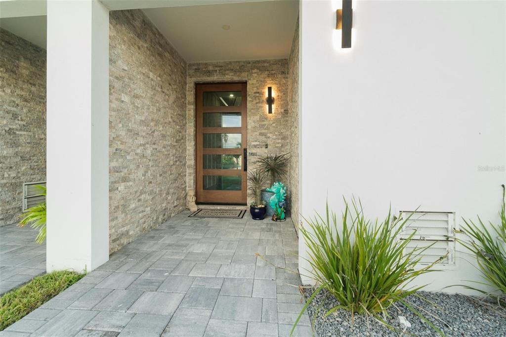 For Rent: $4,900 (3 beds, 2 baths, 1990 Square Feet)