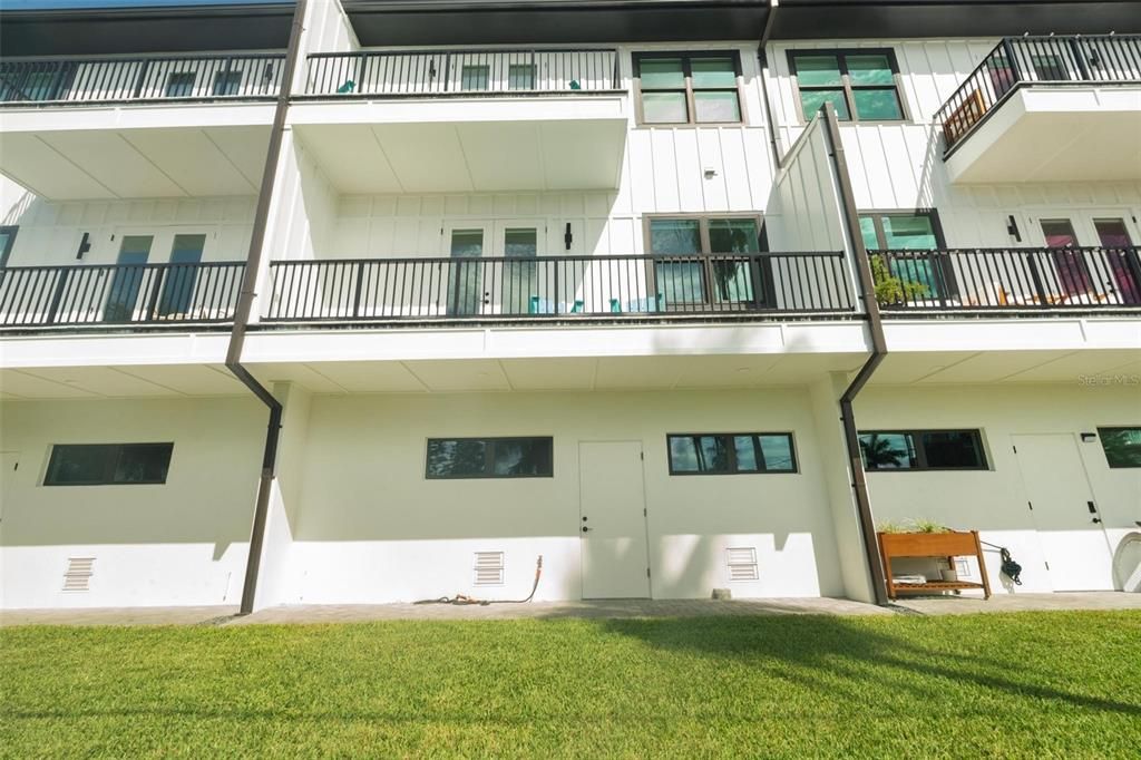 For Rent: $4,900 (3 beds, 2 baths, 1990 Square Feet)