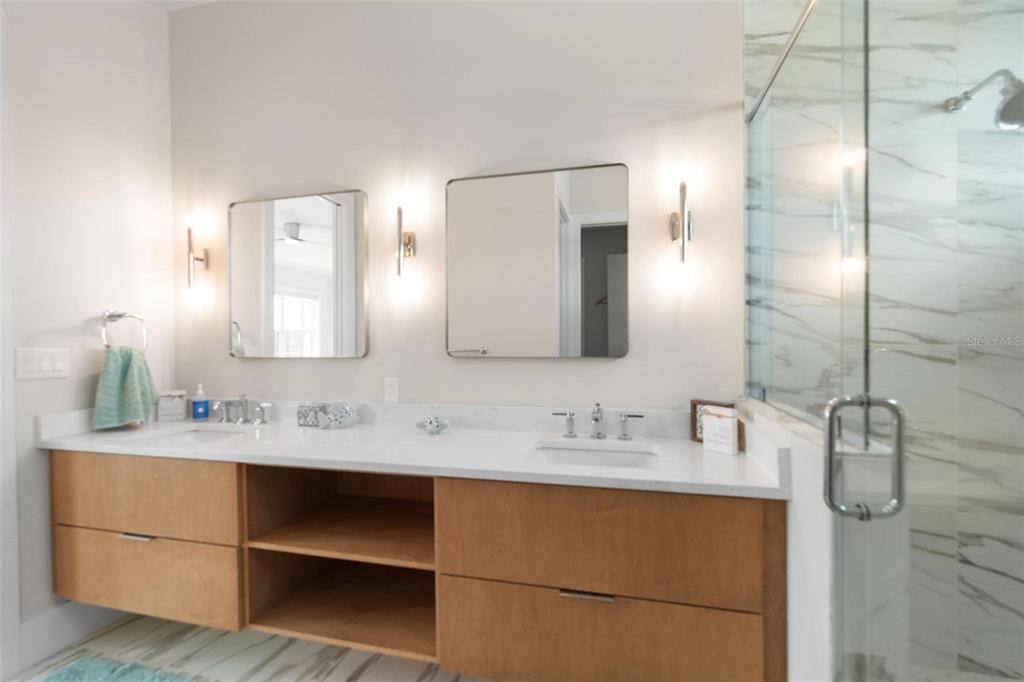 For Rent: $4,900 (3 beds, 2 baths, 1990 Square Feet)