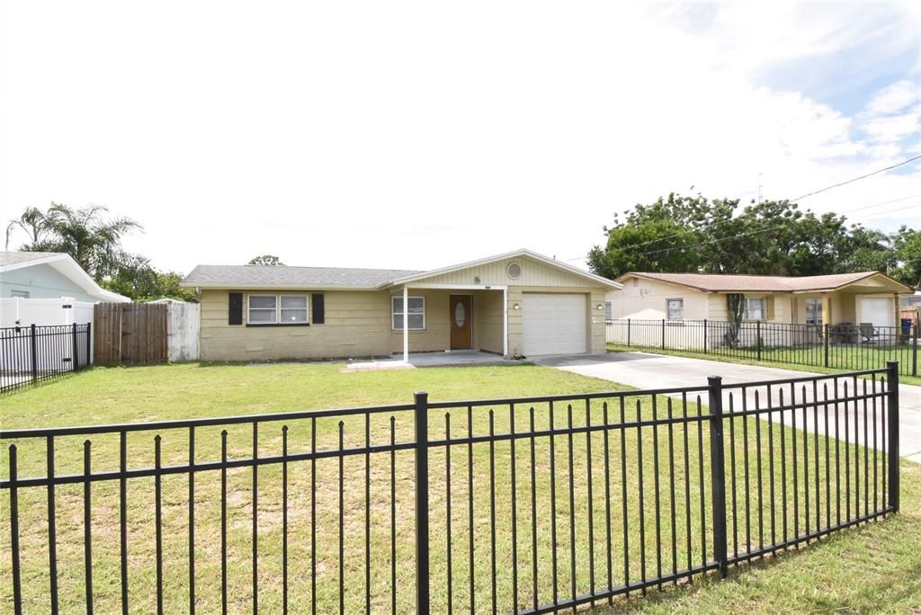 For Sale: $229,500 (3 beds, 2 baths, 1160 Square Feet)
