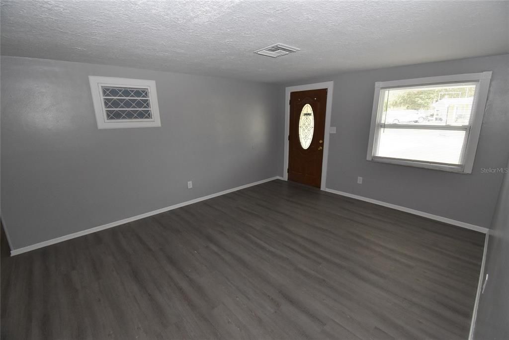 For Sale: $229,500 (3 beds, 2 baths, 1160 Square Feet)