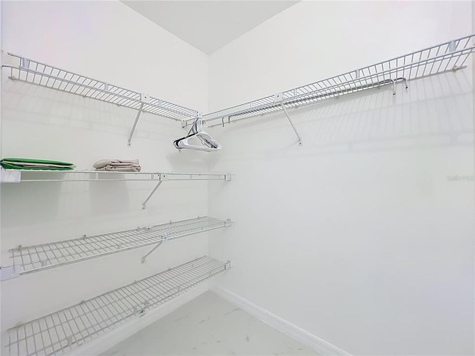 For Sale: $280,000 (2 beds, 2 baths, 975 Square Feet)