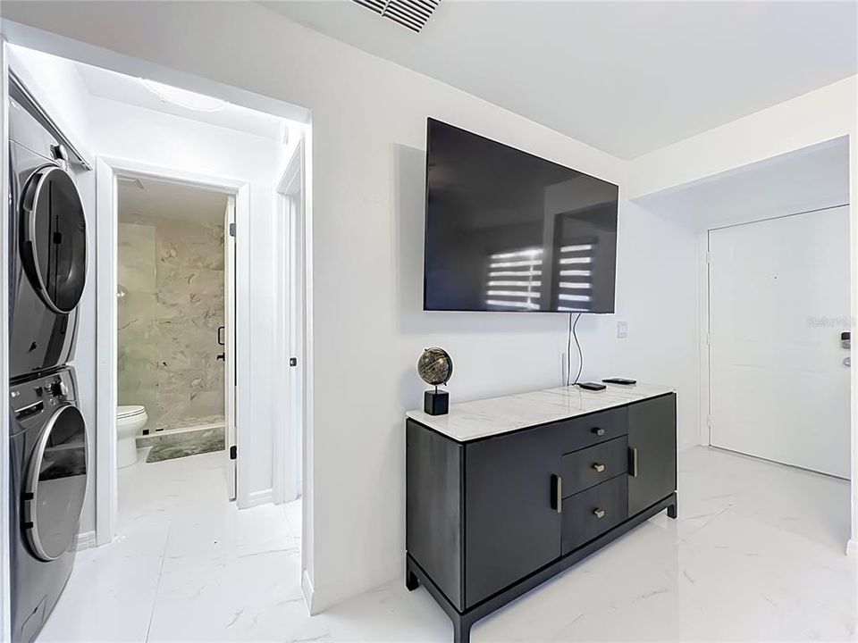 For Sale: $280,000 (2 beds, 2 baths, 975 Square Feet)