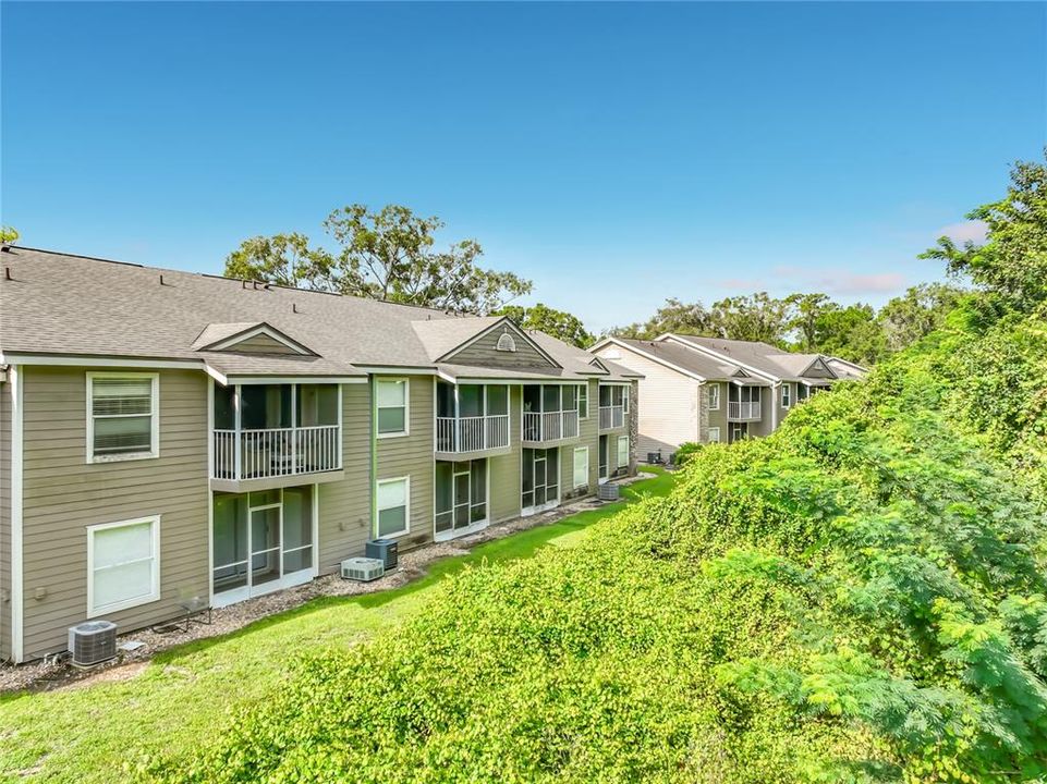 For Sale: $280,000 (2 beds, 2 baths, 975 Square Feet)