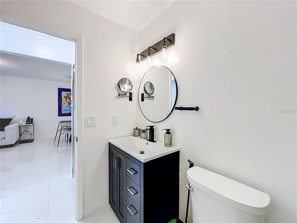 For Sale: $280,000 (2 beds, 2 baths, 975 Square Feet)