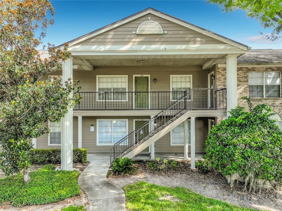 For Sale: $280,000 (2 beds, 2 baths, 975 Square Feet)