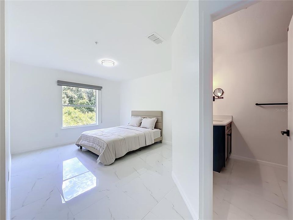 For Sale: $280,000 (2 beds, 2 baths, 975 Square Feet)