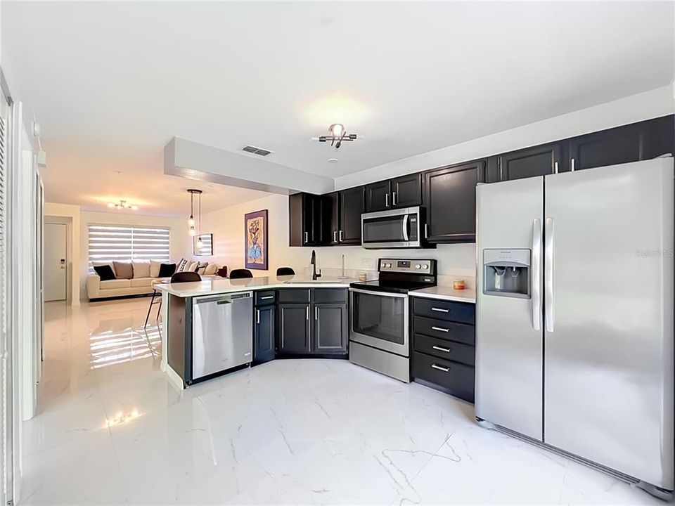For Sale: $280,000 (2 beds, 2 baths, 975 Square Feet)