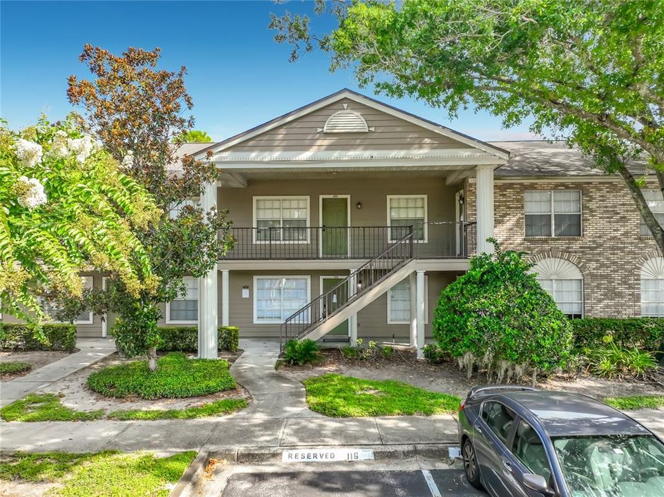 For Sale: $280,000 (2 beds, 2 baths, 975 Square Feet)