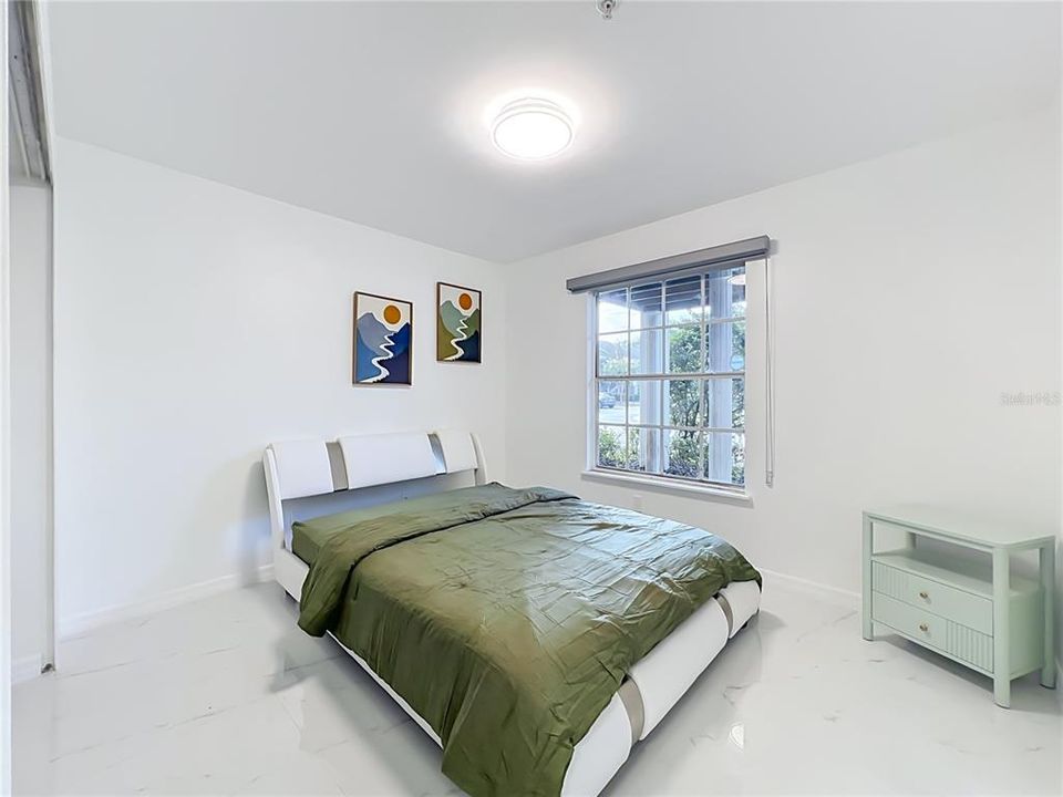 For Sale: $280,000 (2 beds, 2 baths, 975 Square Feet)