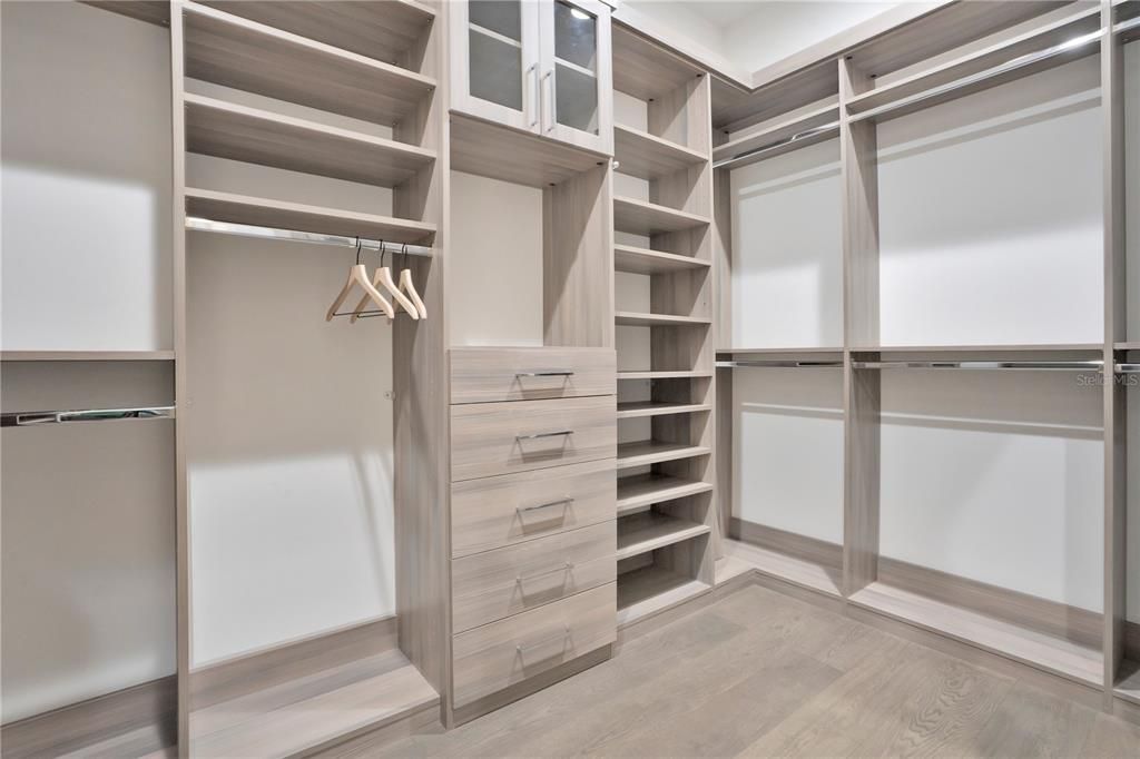 For Sale: $3,265,000 (5 beds, 5 baths, 4924 Square Feet)