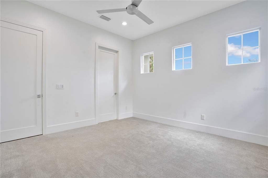 For Sale: $3,265,000 (5 beds, 5 baths, 4924 Square Feet)