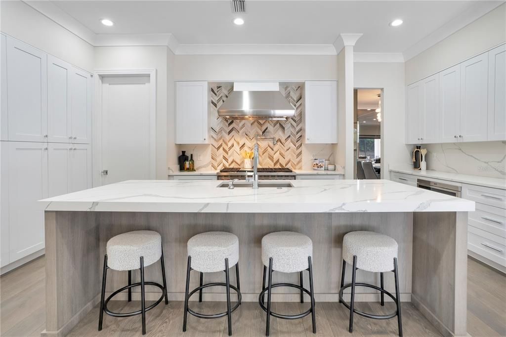 For Sale: $3,265,000 (5 beds, 5 baths, 4924 Square Feet)