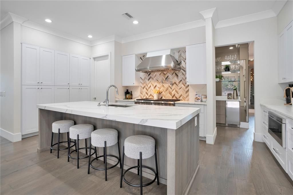 For Sale: $3,265,000 (5 beds, 5 baths, 4924 Square Feet)