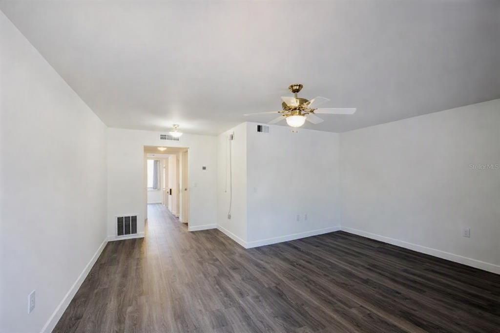 For Rent: $1,199 (1 beds, 1 baths, 596 Square Feet)