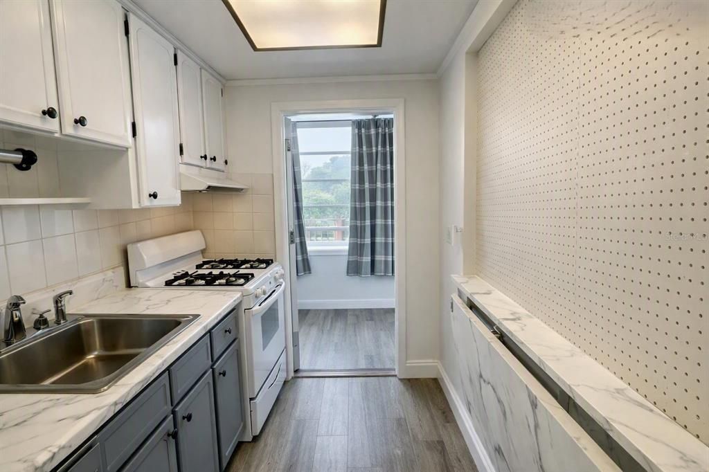 For Rent: $1,199 (1 beds, 1 baths, 596 Square Feet)