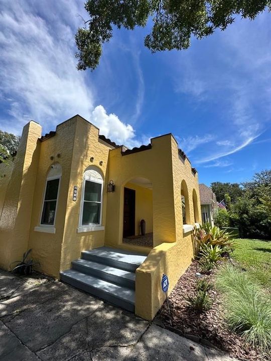For Rent: $2,650 (2 beds, 1 baths, 1108 Square Feet)