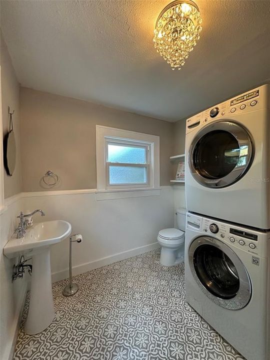 For Rent: $2,650 (2 beds, 1 baths, 1108 Square Feet)