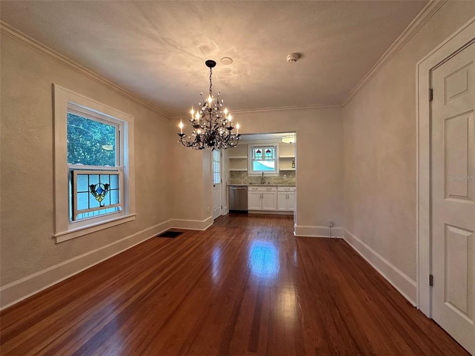 For Rent: $2,650 (2 beds, 1 baths, 1108 Square Feet)