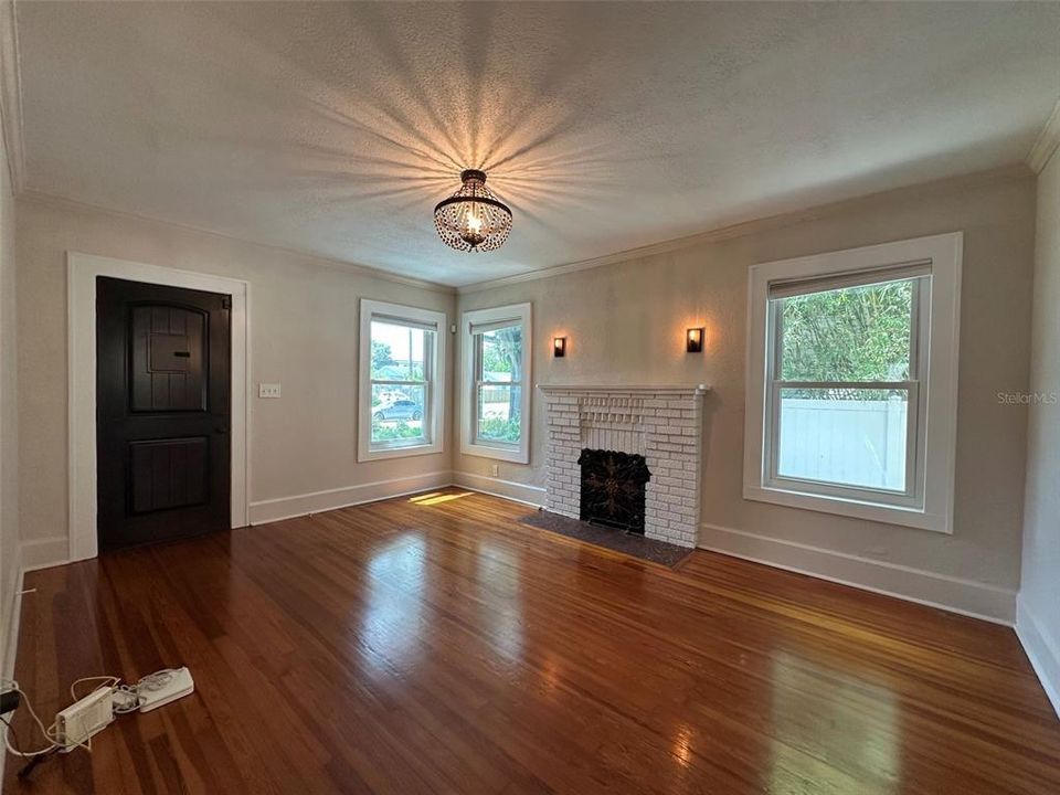 For Rent: $2,650 (2 beds, 1 baths, 1108 Square Feet)