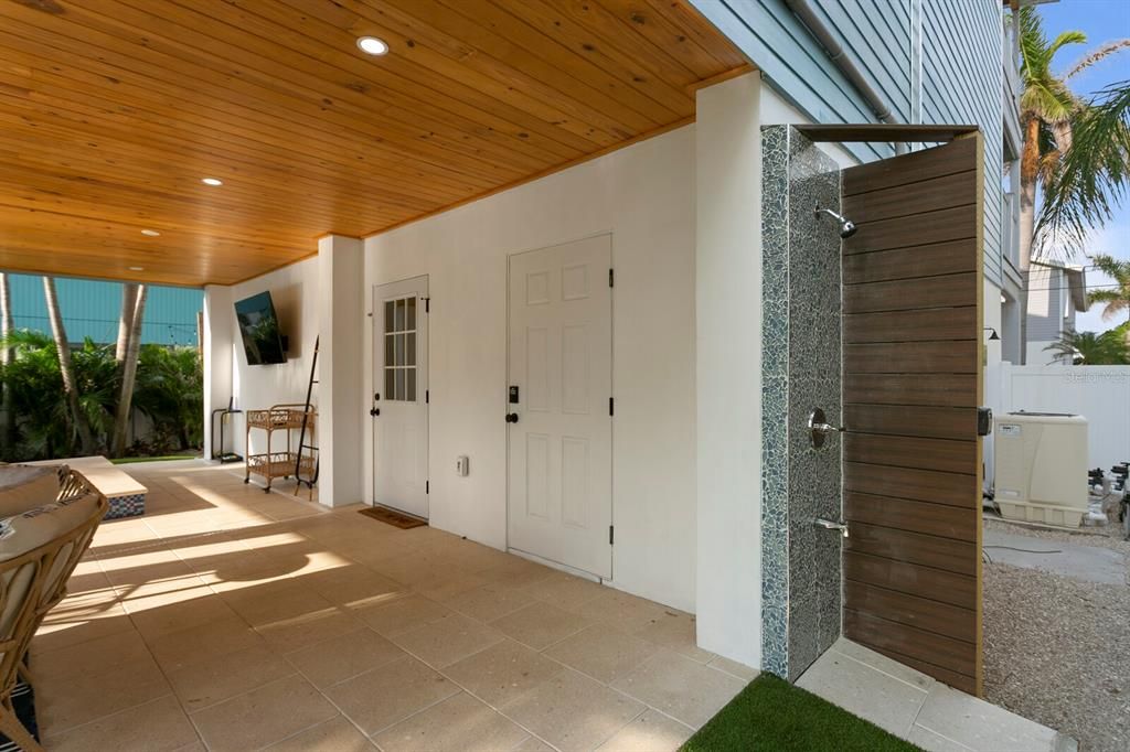 For Sale: $2,795,000 (5 beds, 4 baths, 2796 Square Feet)