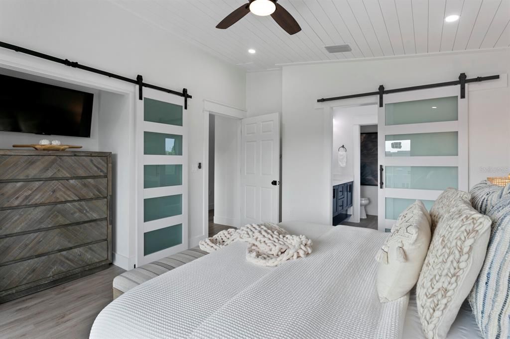For Sale: $2,795,000 (5 beds, 4 baths, 2796 Square Feet)