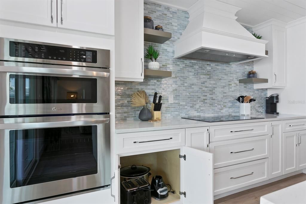 For Sale: $2,795,000 (5 beds, 4 baths, 2796 Square Feet)