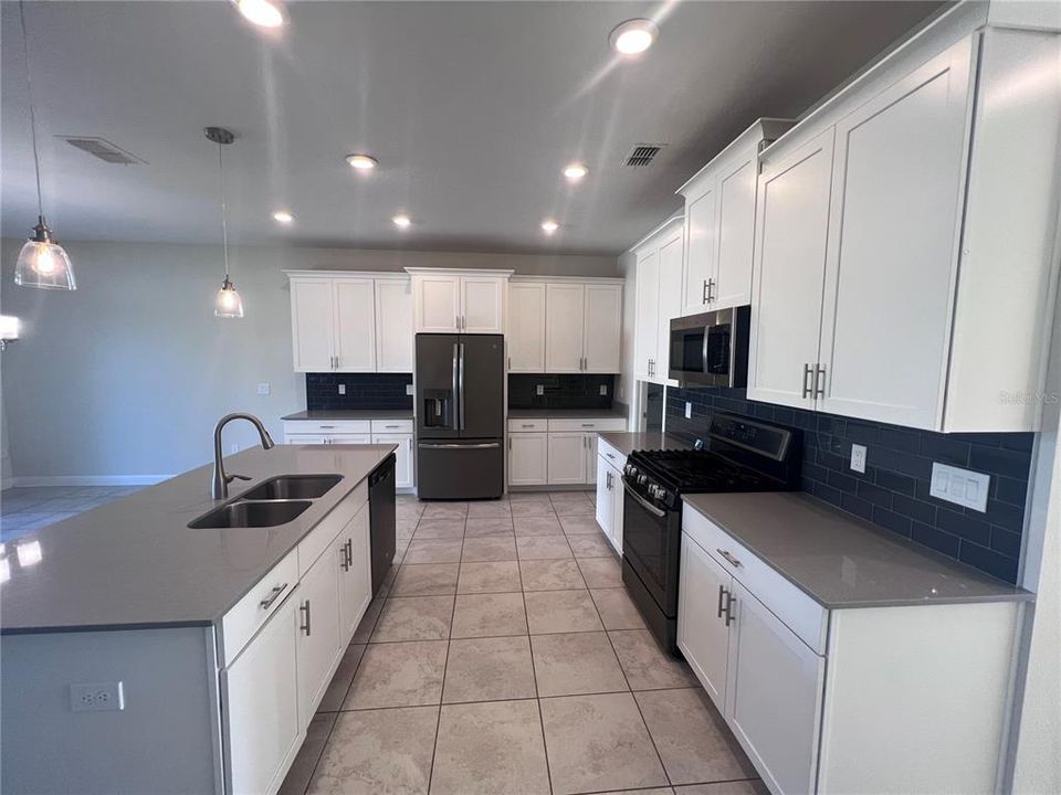 For Rent: $3,500 (4 beds, 2 baths, 2803 Square Feet)