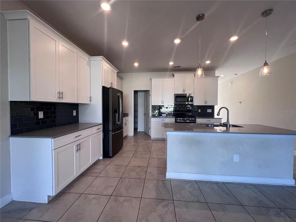 For Rent: $3,500 (4 beds, 2 baths, 2803 Square Feet)