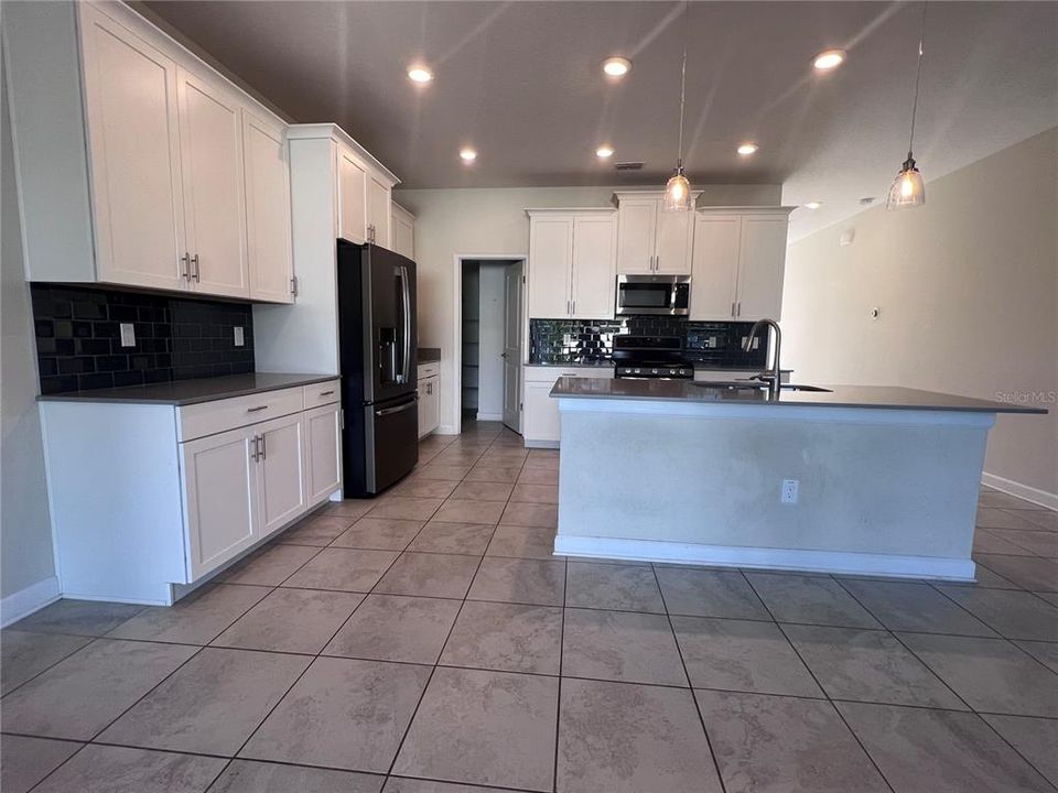 For Rent: $3,500 (4 beds, 2 baths, 2803 Square Feet)