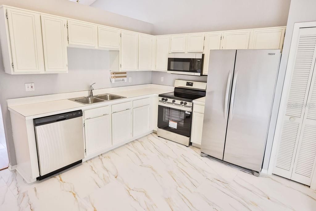 For Sale: $389,500 (3 beds, 2 baths, 1310 Square Feet)
