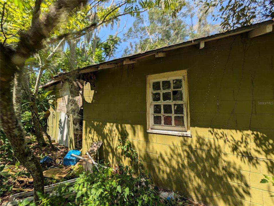 待售: $209,000 (1.66 acres)