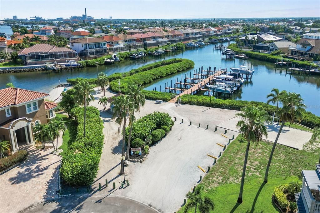 待售: $600,000 (0.15 acres)
