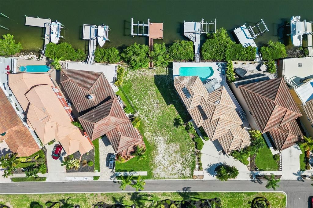 待售: $600,000 (0.15 acres)