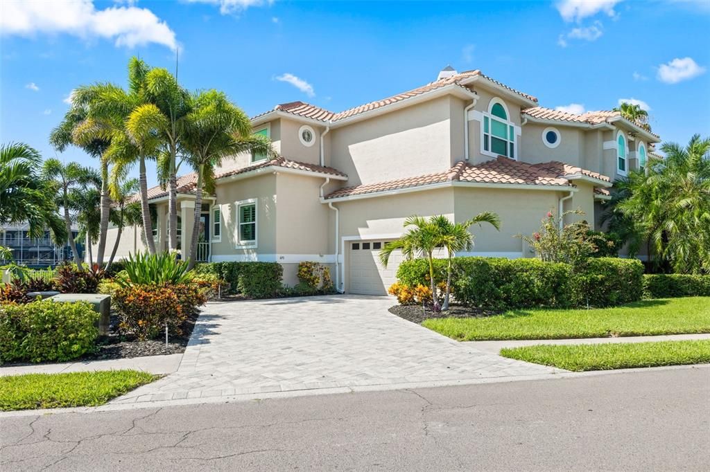 待售: $600,000 (0.15 acres)