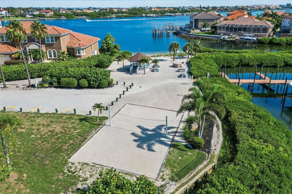 待售: $600,000 (0.15 acres)