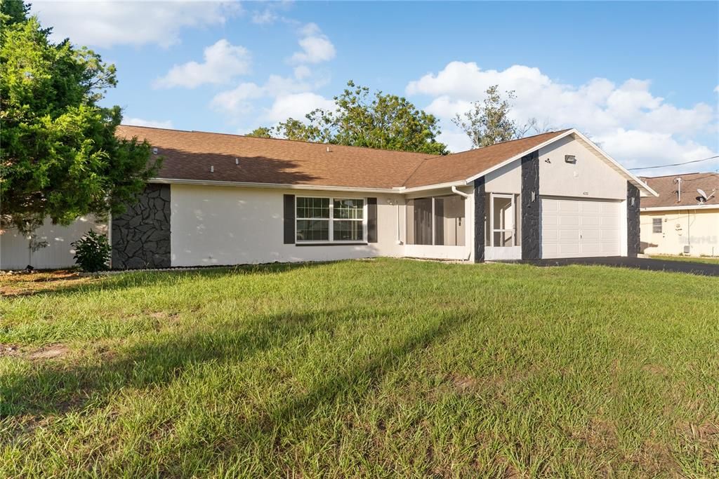 For Sale: $339,900 (4 beds, 2 baths, 1975 Square Feet)