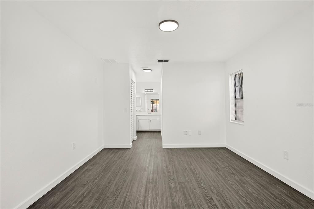 For Sale: $339,900 (4 beds, 2 baths, 1975 Square Feet)