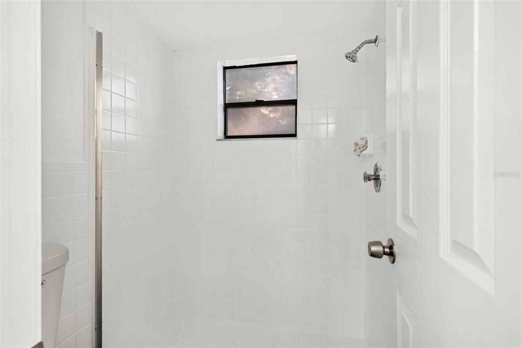 For Sale: $339,900 (4 beds, 2 baths, 1975 Square Feet)