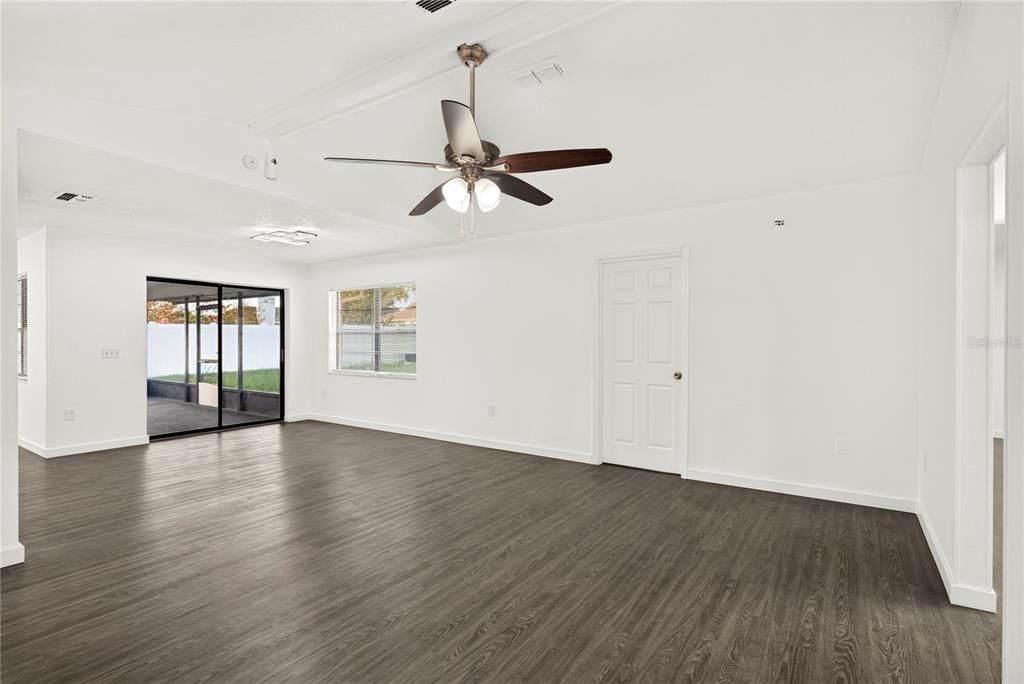 For Sale: $339,900 (4 beds, 2 baths, 1975 Square Feet)
