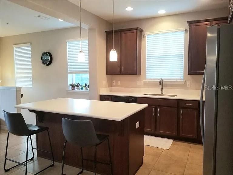 В аренду: $2,995 (3 спален, 3 ванн, 2164 Квадратных фут)