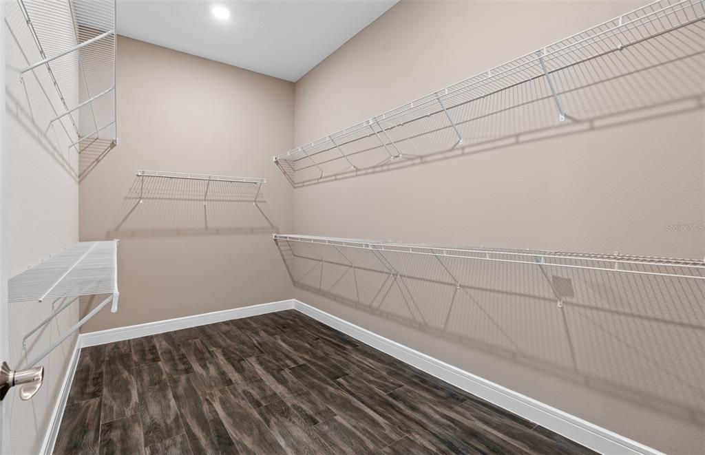 En Venta: $899,000 (3 camas, 3 baños, 2861 Pies cuadrados)