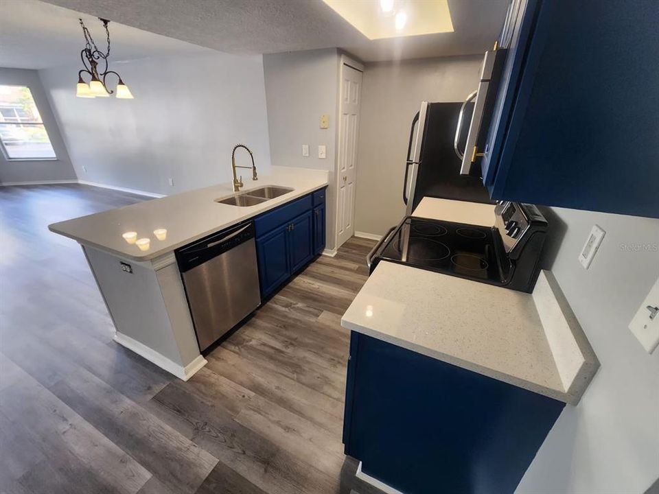 For Rent: $1,900 (3 beds, 2 baths, 1287 Square Feet)