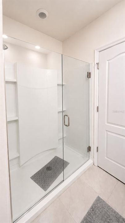 For Rent: $2,300 (3 beds, 2 baths, 1571 Square Feet)