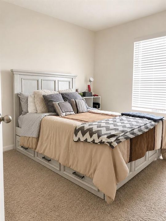 For Rent: $2,300 (3 beds, 2 baths, 1571 Square Feet)