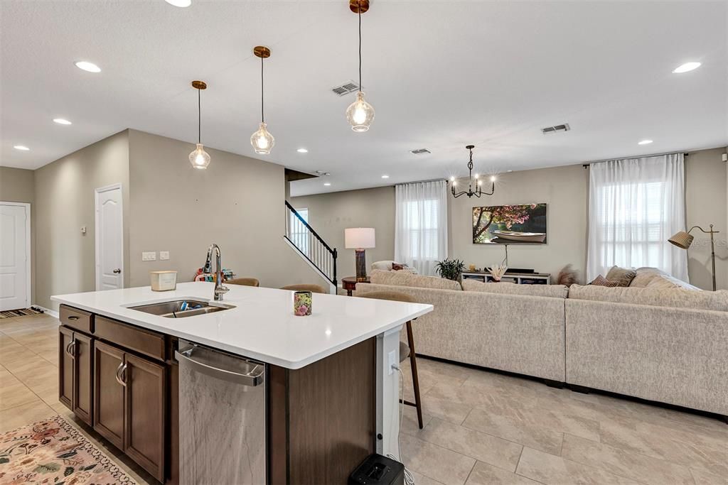 En Venta: $639,000 (4 camas, 3 baños, 2888 Pies cuadrados)